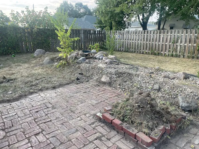 LC HOME & LAWN Picture 7