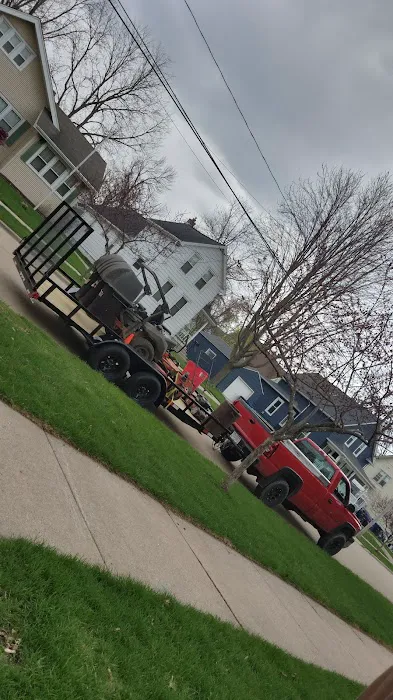 DH Lawn Maintenance LLC Picture 9