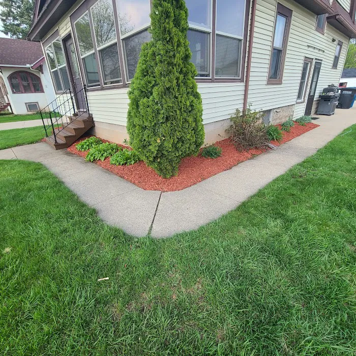 DH Lawn Maintenance LLC Picture 5