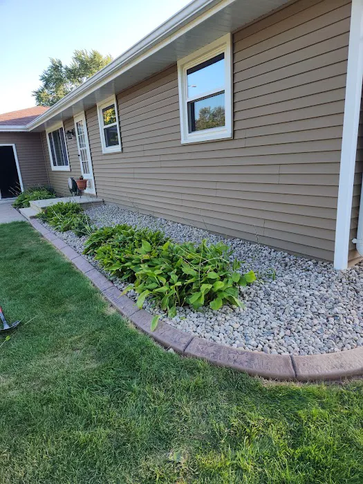 DH Lawn Maintenance LLC Picture 4