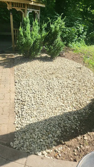Premier Home and Lawn Maintenance Picture 4