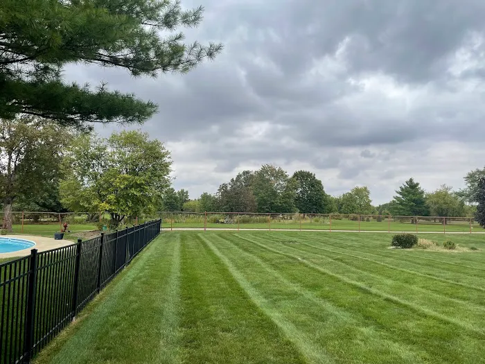 Above & Beyond Lawn Care / Serving Decatur Illinois & Surrounding Area / Commercial & Residential Picture 6