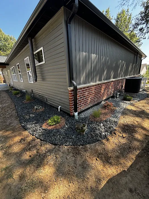 Eden Lawn & Landscaping Picture 2