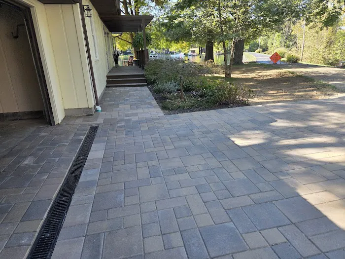 M&M landscaping Picture 4