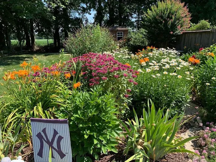 Rivers Edge Lawn & Landscape Picture 3