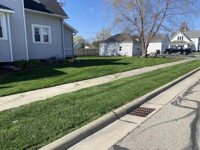 Darin Warfield Lawn & Landscape Picture 2