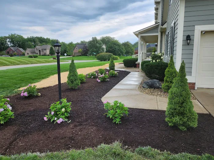 Kinder Lawn Maintenance LLC Picture 4