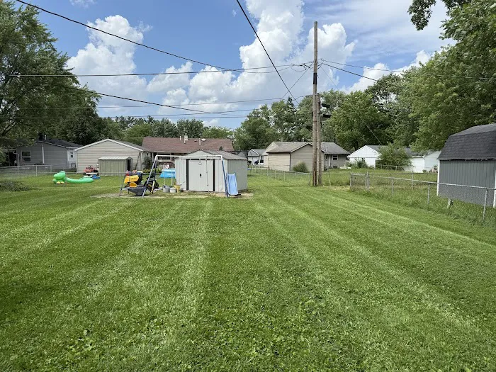 Richmond Lawn and Landscape Picture 4