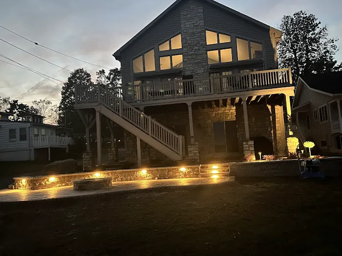 Elliott Land and Hardscaping Picture 2