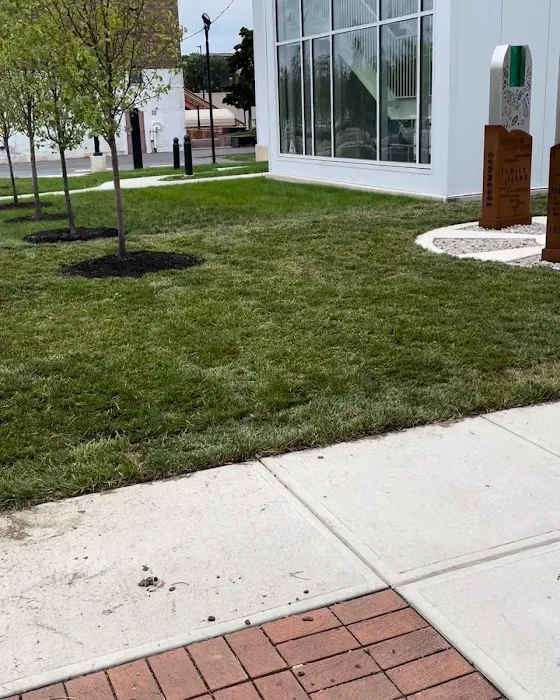 Drew's Landscaping Picture 1