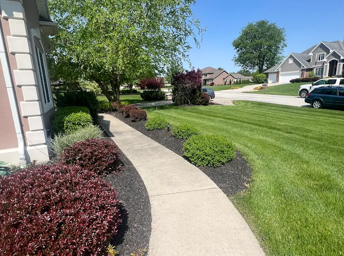 Pleasant View Lawn and Landscaping Picture 3