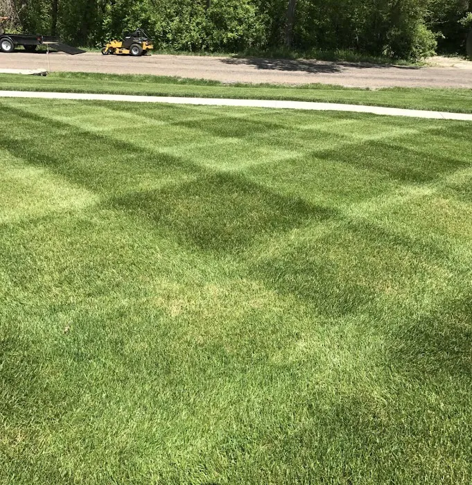 Willems Lawn & Landscape Picture 3