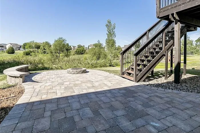LANDMARK | Lawn + Landscape Picture 9