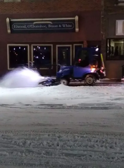 Boone's Snow Removal and Lawn Care LLC Picture 1