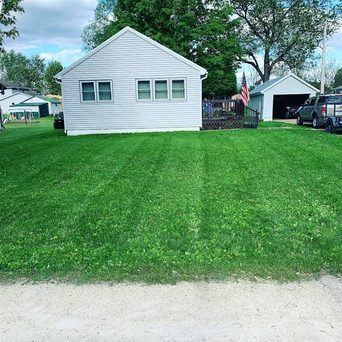 Schoenfield Lawn Service LLC Picture 3