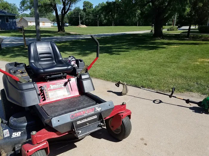 Emerald Dreams Lawn Care Picture 1