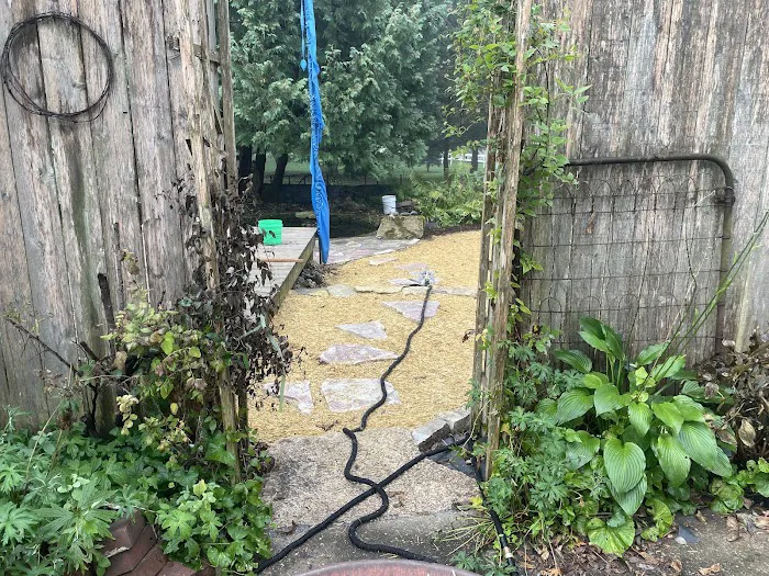 Henry's Landscaping & Outdoor Maintenance, LLC Picture 8
