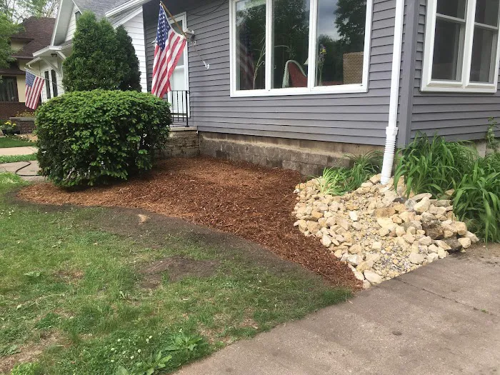 Henry's Landscaping & Outdoor Maintenance, LLC Picture 2