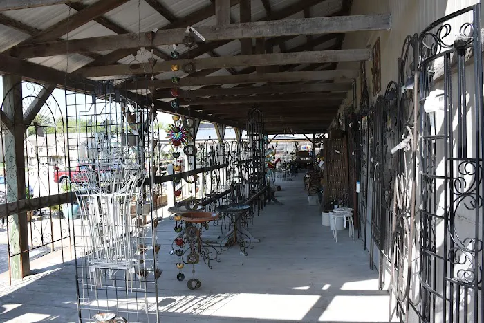 Dutch Meadows Garden Center & Landscaping Picture 10