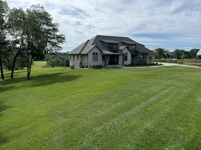 Four Seasons Yard Care Picture 3