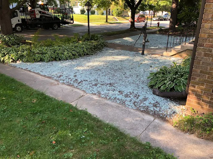 Mueller Lawn Manicuring LLC Picture 9