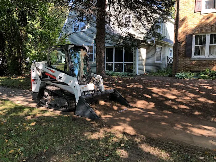 Mueller Lawn Manicuring LLC Picture 1