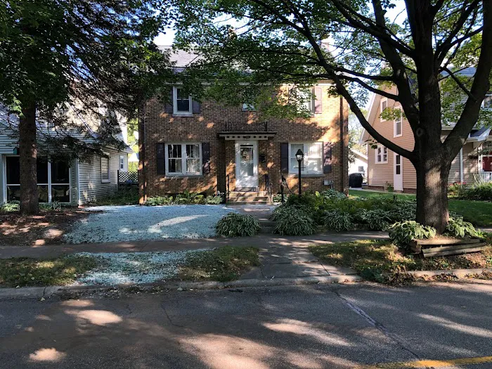 Mueller Lawn Manicuring LLC Picture 4
