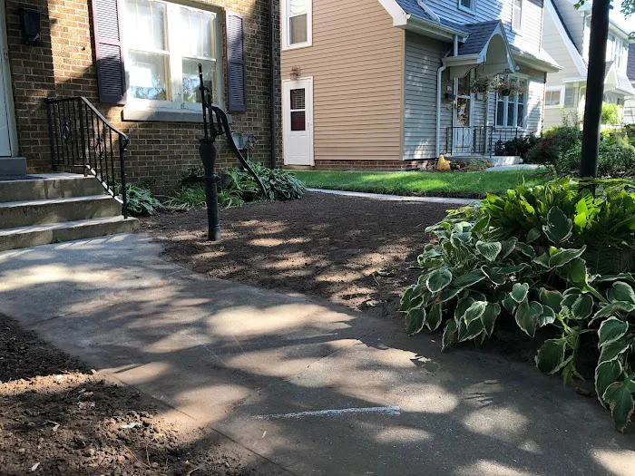Mueller Lawn Manicuring LLC Picture 7