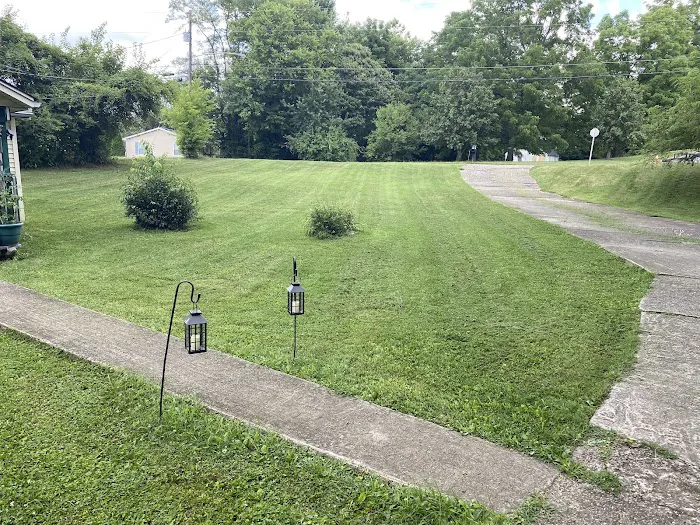 J&J lawn care and junk removal Picture 4