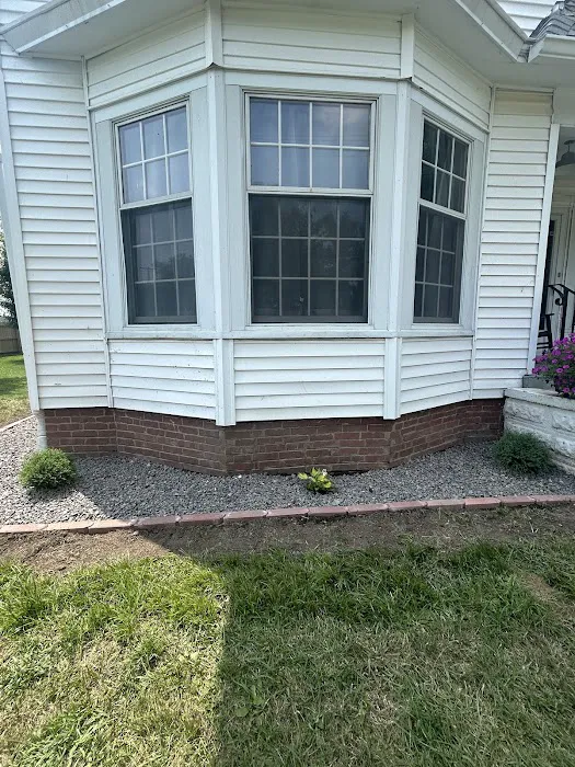 Chewy's Trees and Landscaping Picture 4