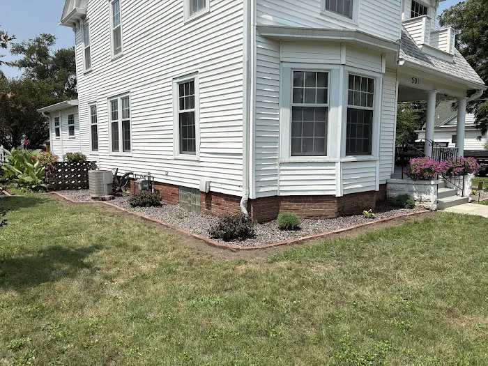 Chewy's Trees and Landscaping Picture 2