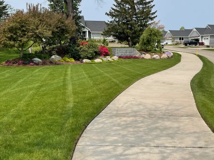 Wabeke Lawn & Snowplowing Picture 10