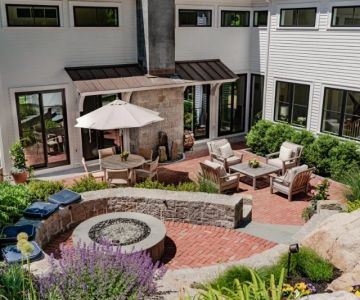 How to Plan a Backyard for Entertaining Large Groups