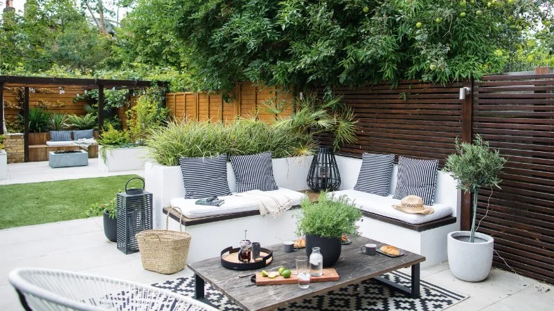 How to Choose Outdoor Seating That Complements Your Garden