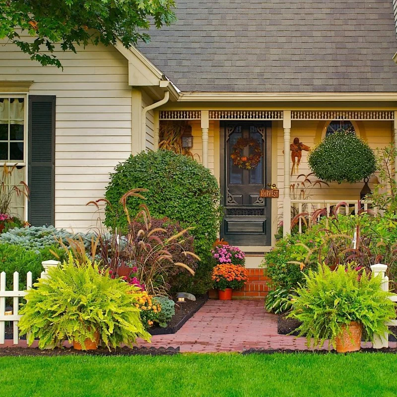 How to Plan an Entryway Garden That Welcomes Guests