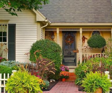 How to Plan an Entryway Garden That Welcomes Guests
