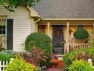 How to Plan an Entryway Garden That Welcomes Guests