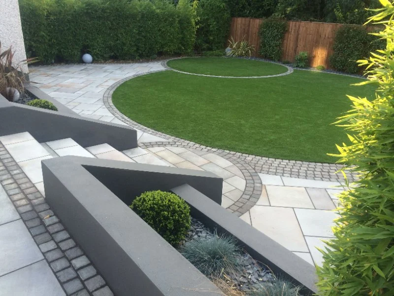 How to Use Curves vs. Straight Lines in Garden Design