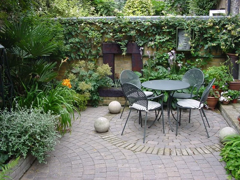 How to Create a Courtyard Garden With Limited Space
