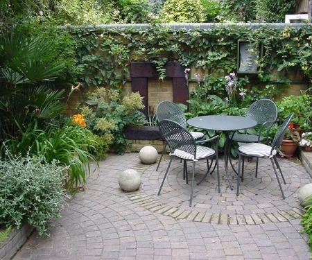 How to Create a Courtyard Garden With Limited Space