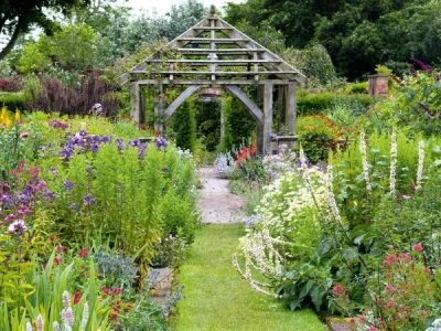 How to Design a Garden That Changes All Year