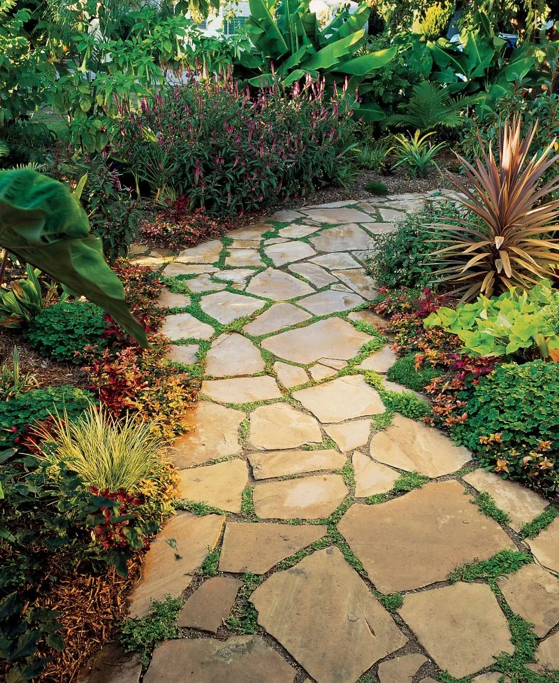 How to Build a Garden Walkway With Natural Pavers