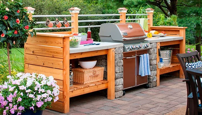 How to Build an Outdoor Kitchen That Fits Into Your Garden