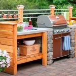 How to Build an Outdoor Kitchen That Fits Into Your Garden