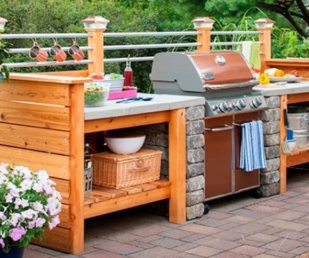How to Build an Outdoor Kitchen That Fits Into Your Garden
