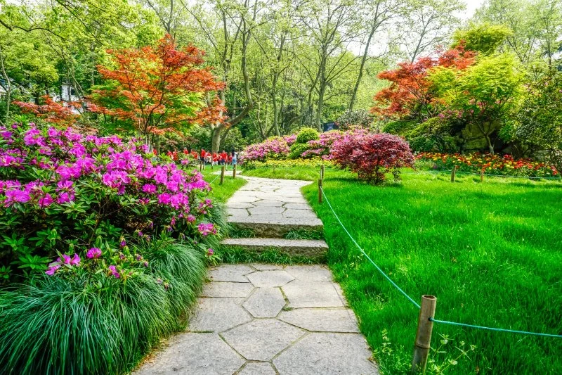 How to Transition Your Landscape Between Seasons