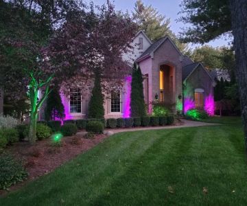 How to Incorporate Seasonal Lighting Into Your Landscape Design