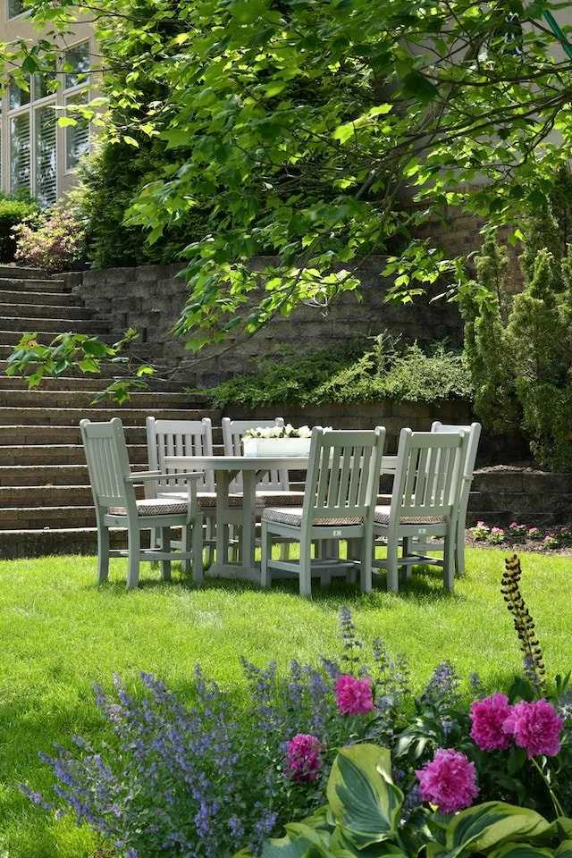 How to Create a Timeless Garden That Grows More Beautiful Each Year