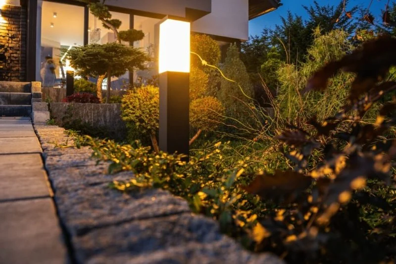 How to Plan Landscape Lighting to Save Electricity Efficiently