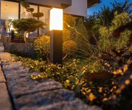How to Plan Landscape Lighting to Save Electricity Efficiently